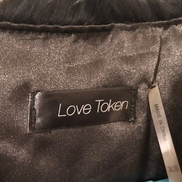 LOVE TOKEN REAL RABBIT FUR BLACK VEST - Picture 2 of 8